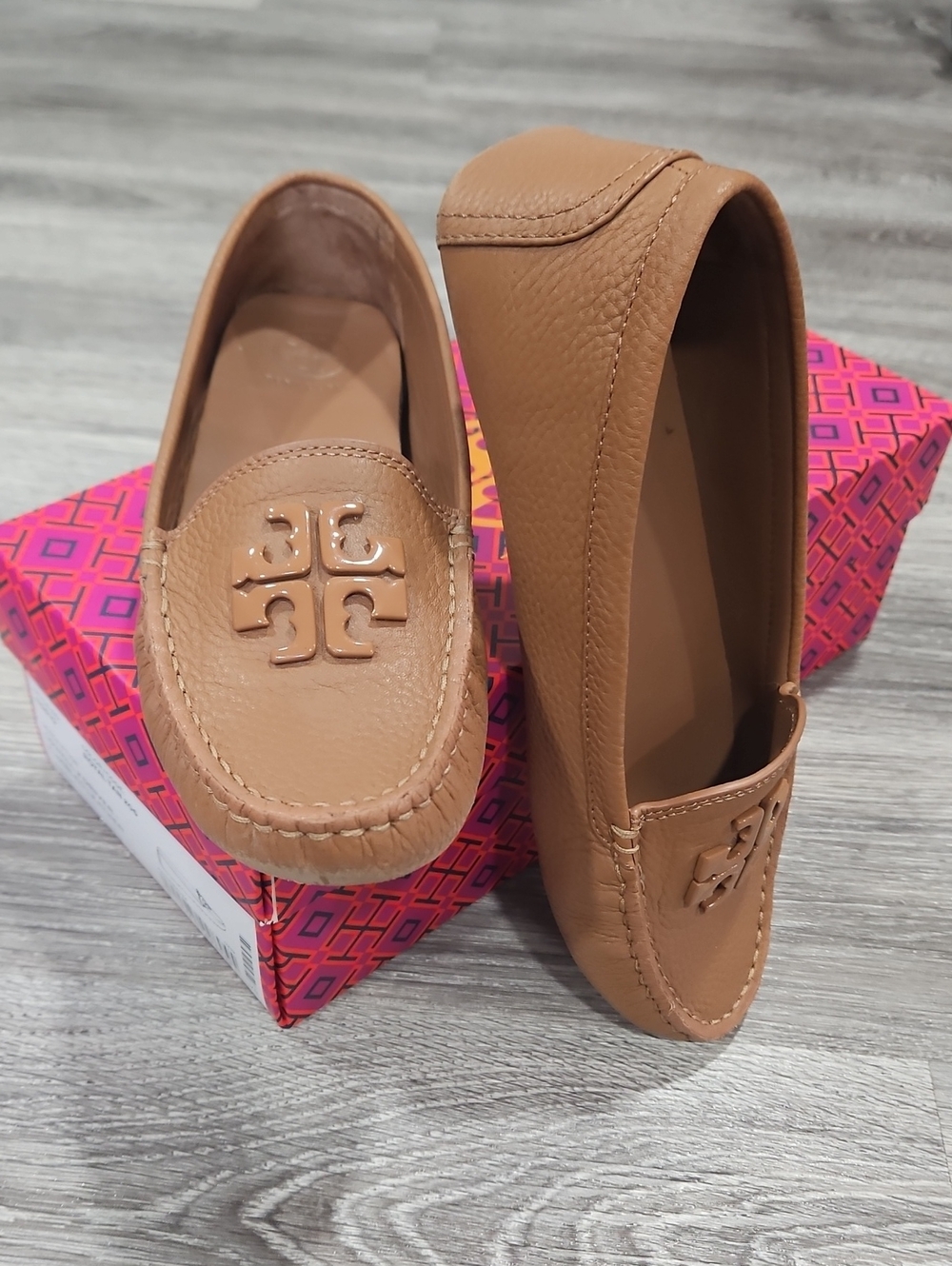 Tory Burch Lowell 2 Driver Tumbled Leather Size 7 Royal Tan